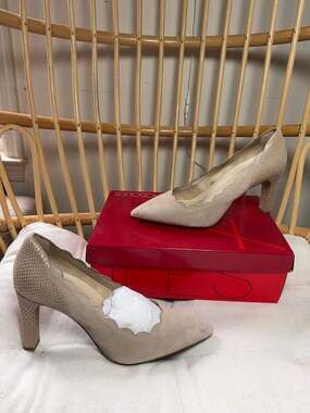 Aerosoles Women's Taxi Ride Pump, Bone Suede, 10.5
